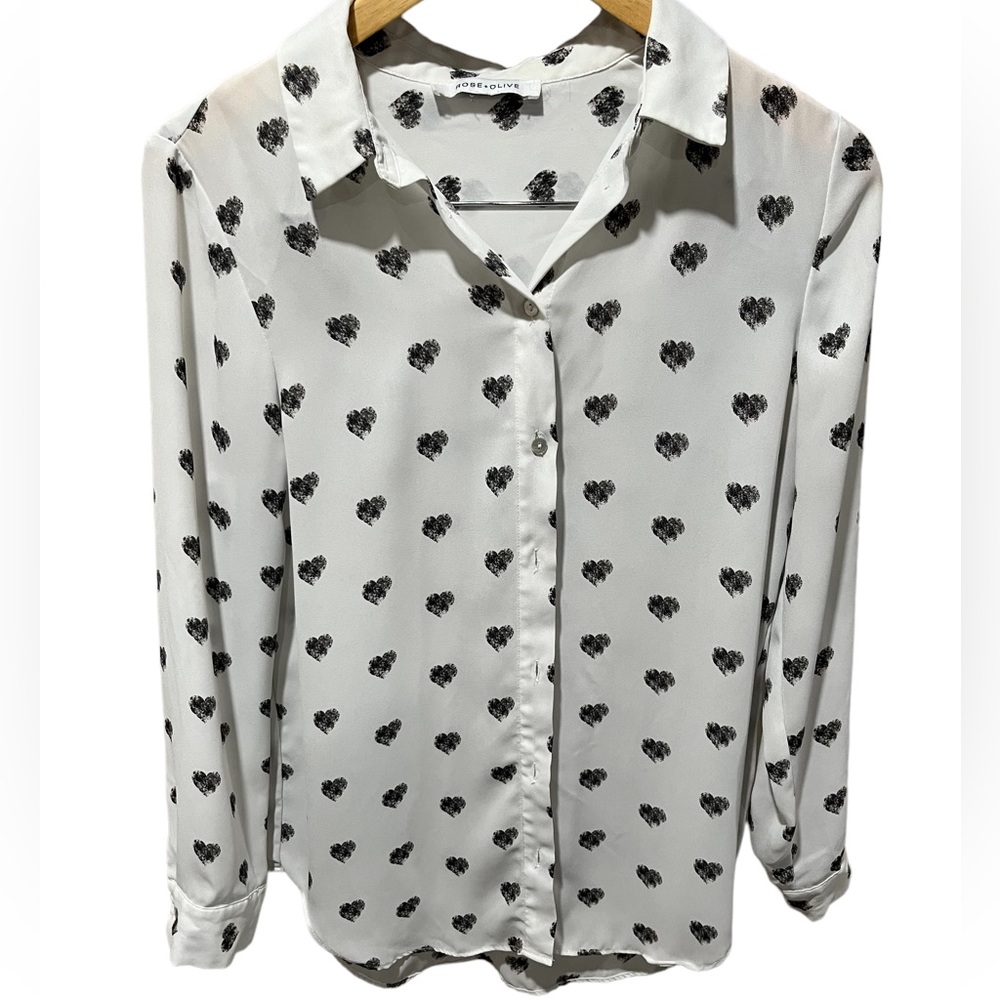 Rose + Olive Women’s White Button Up Long Sleeve Top Blouse with Hearts Size M
